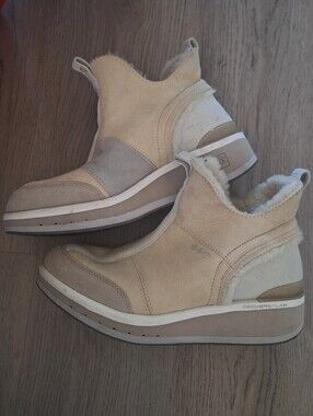 Deckers X Lab Ladies Mid Wedge Lifestyle Boot